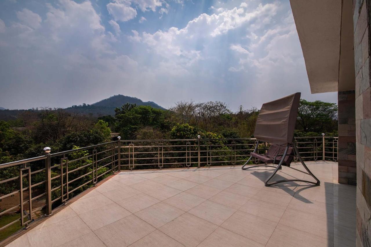 Aqua & Sage By Stayvista - Riverside Villa With Pool & Terrace Karjat Kültér fotó