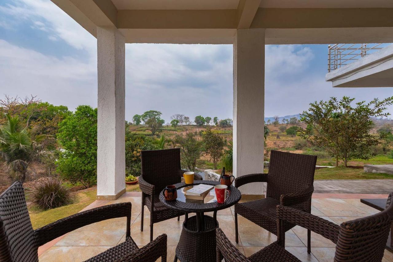 Aqua & Sage By Stayvista - Riverside Villa With Pool & Terrace Karjat Kültér fotó