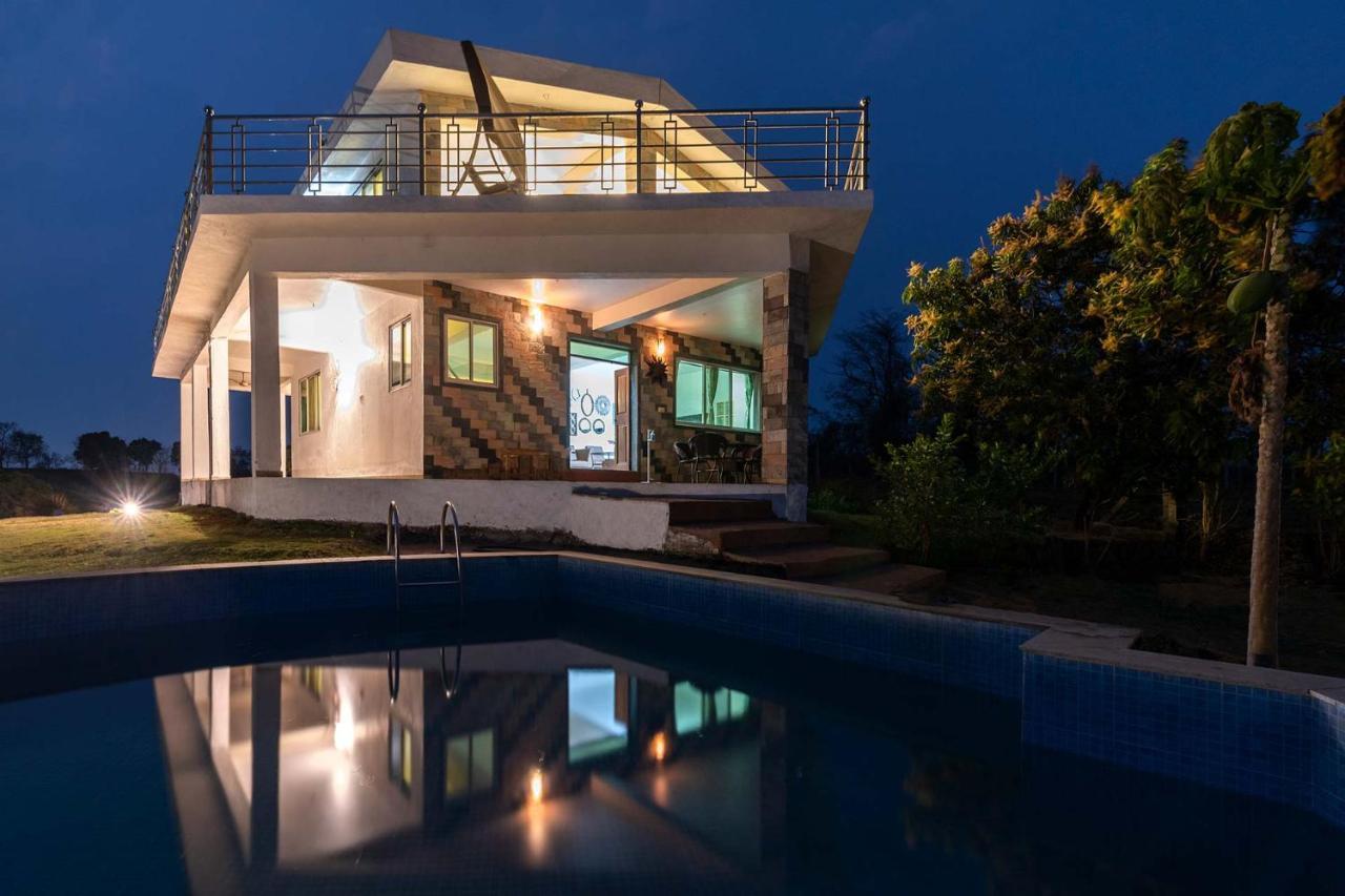 Aqua & Sage By Stayvista - Riverside Villa With Pool & Terrace Karjat Kültér fotó