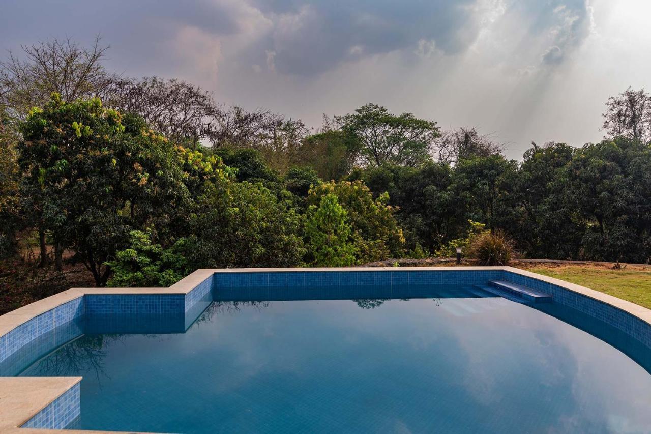 Aqua & Sage By Stayvista - Riverside Villa With Pool & Terrace Karjat Kültér fotó